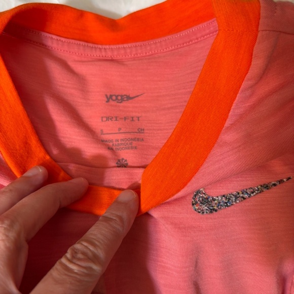 New with Tags Nike Coral Athletic Tank Top Size Small - Picture 4 of 5